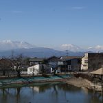 臥竜山公会堂から見た北信五岳のうちの三岳