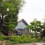 奥田神社の森と上高井教育会館