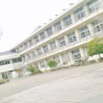 中庭からみた校舎