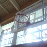 体育館や学校の中